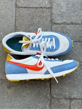 Nike Women’s Daybreak White & Blue Sneakers